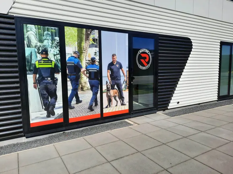 Entree van het kantoor van Reaction Security in Middenmeer