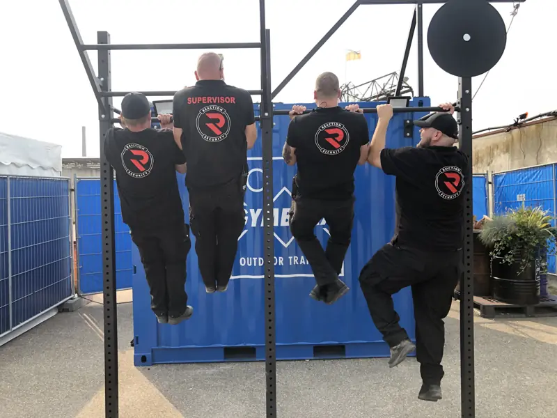 Beveiligers van Reaction Security tijdens een training